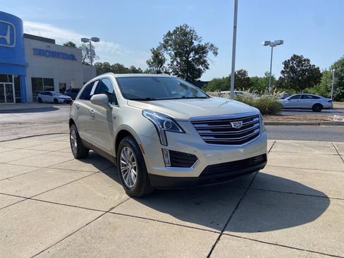 Used 2017 Cadillac XT5 Luxury w/ LPO, Wheel Lock Package FWD image 3