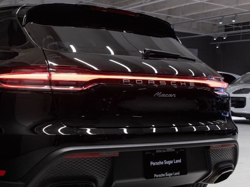 Certified 2026 Porsche Macan AWD/4WD image 31