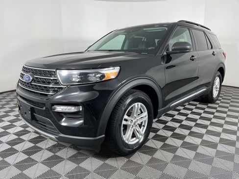 Used 2024 Ford Explorer XLT w/ Equipment Group 202A image 5