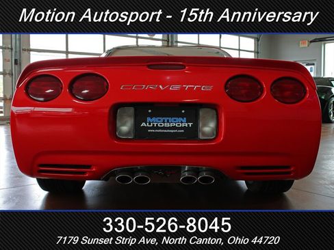 Used 2004 Chevrolet Corvette Coupe w/ Preferred Equipment Group RWD image 9
