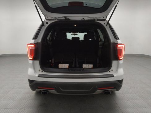 Used 2018 Ford Explorer XLT image 29