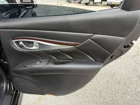 Used 2018 INFINITI Q70 Luxe RWD image 31