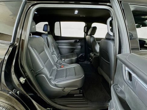 Used 2025 Buick Enclave Sport Touring FWD image 27