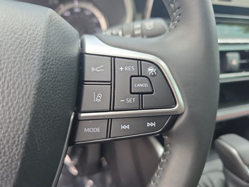 Used 2024 Toyota Highlander XSE FWD image 20