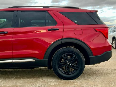 Used 2021 Ford Explorer XLT w/ Class III Trailer Tow Package image 12