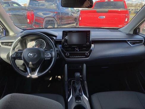 Used 2022 Toyota Corolla Cross LE image 9