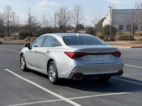 Used 2019 Toyota Avalon XLE w/ Moonroof Package image 5