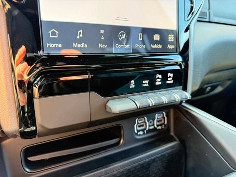 Used 2023 RAM 1500 Big Horn AWD/4WD image 39