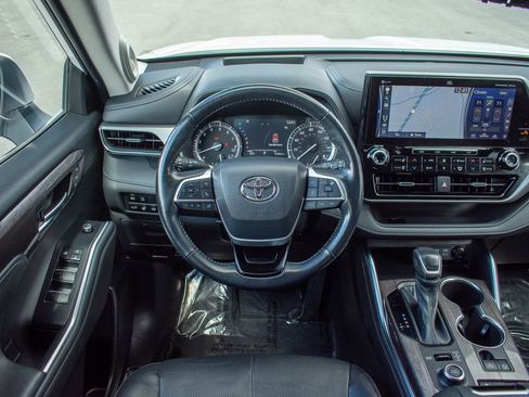 Used 2022 Toyota Highlander Platinum image 13