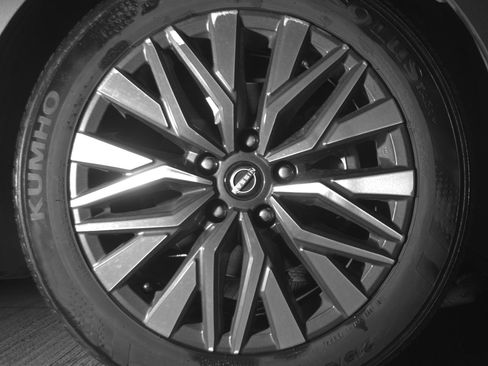 Used 2025 Nissan Altima 2.5 SV image 13