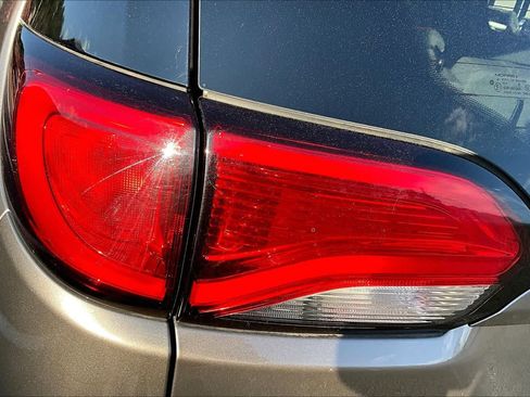 Used 2018 Chrysler Pacifica Limited w/ Advanced Safetytec Group image 30