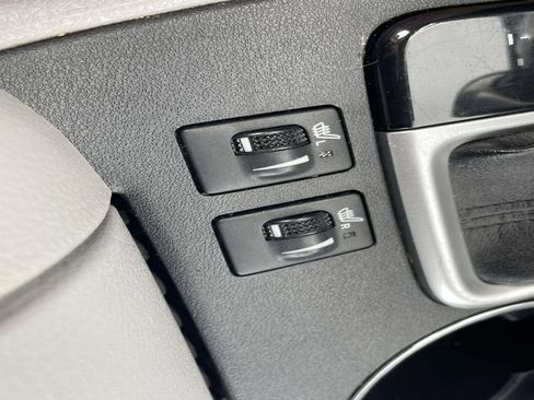Used 2019 Toyota Highlander XLE FWD image 26