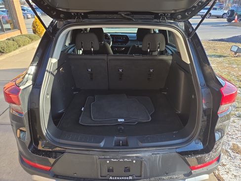 Used 2025 Chevrolet TrailBlazer LT w/ Driver Confidence Package image 5