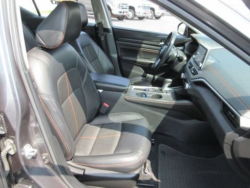 Used 2021 Nissan Altima 2.5 SR FWD image 19
