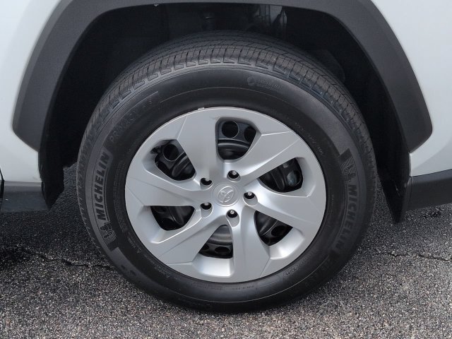 Used 2025 Toyota RAV4 LE AWD/4WD image 11