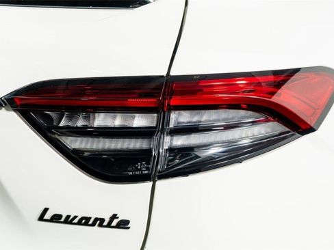 Used 2023 Maserati Levante GT AWD/4WD image 12