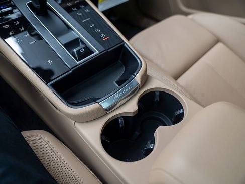 Certified 2026 Porsche Macan AWD/4WD image 15