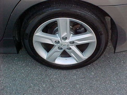 Used 2014 Toyota Camry SE FWD image 8