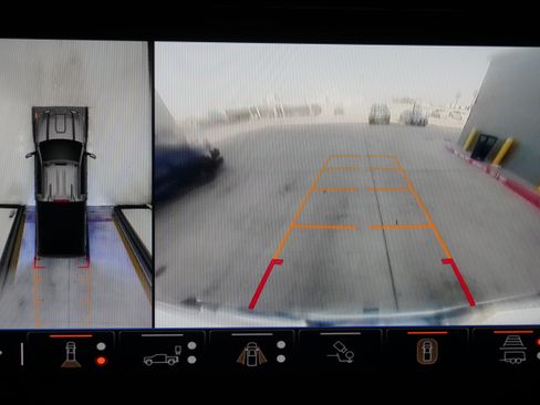 Used 2024 GMC Sierra 2500 AT4 w/ Technology Package image 25