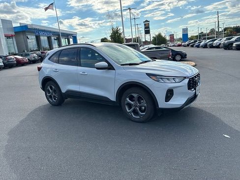 Used 2025 Ford Escape ST-Line Select AWD/4WD image 2