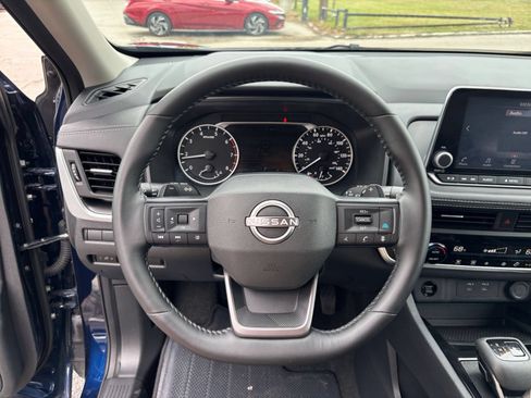 Used 2025 Nissan Rogue SV AWD/4WD image 25