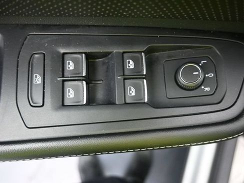 Used 2024 Volkswagen Atlas SE AWD/4WD image 12