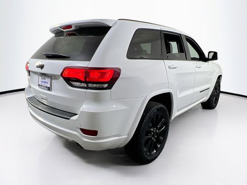 Used 2022 Jeep Grand Cherokee Laredo X image 5