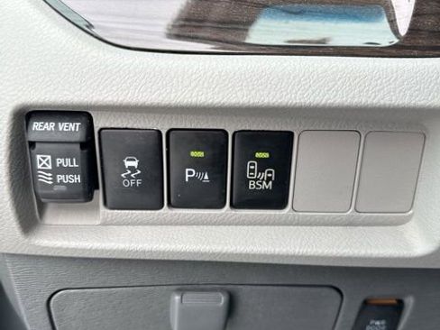 Used 2015 Toyota Sienna AWD image 23