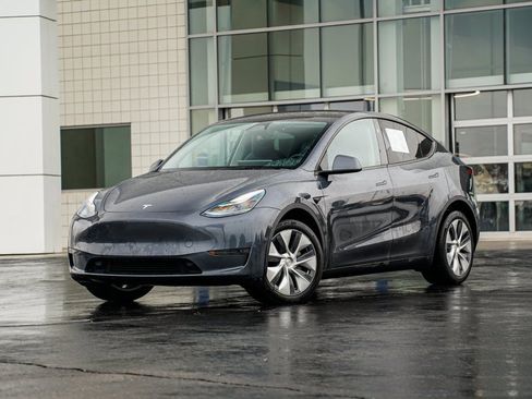 Used 2023 Tesla Model Y Long Range image 1