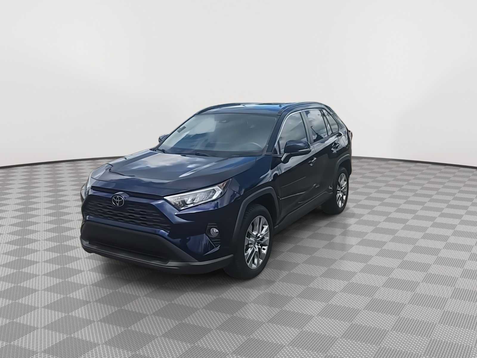 Used 2021 Toyota RAV4 XLE Premium FWD image 4