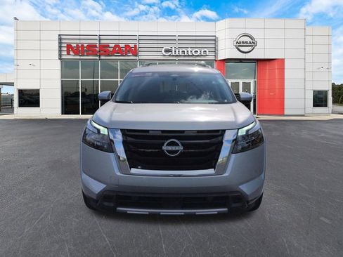 Certified 2025 Nissan Pathfinder SL AWD/4WD image 8