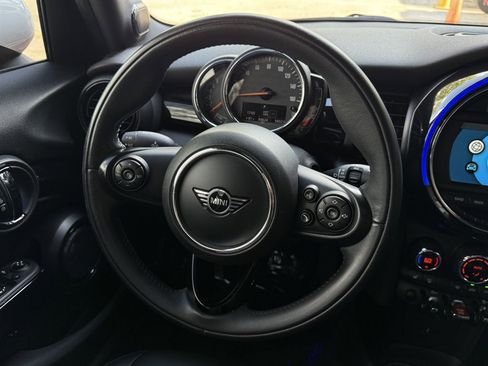 Used 2020 MINI Cooper 4-Door Hardtop w/ Premium Package image 23