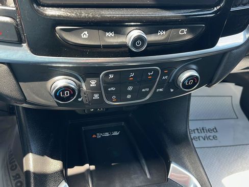 Used 2023 Chevrolet Traverse RS AWD/4WD image 16