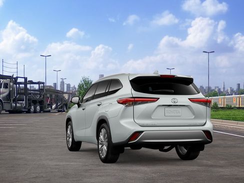 New 2026 Toyota Highlander Platinum image 7