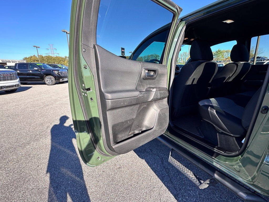 Used 2022 Toyota Tacoma TRD Sport AWD/4WD image 25