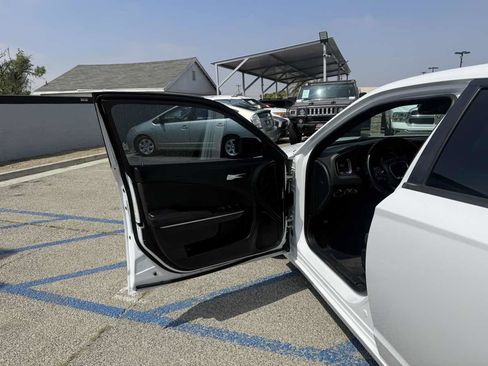 Used 2015 Dodge Charger SE w/ Popular Equipment Group RWD image 8