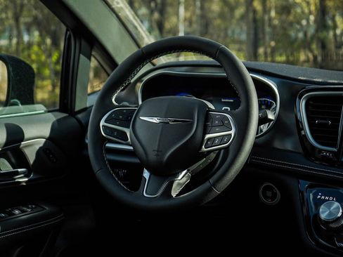 New 2026 Chrysler Pacifica Select image 17