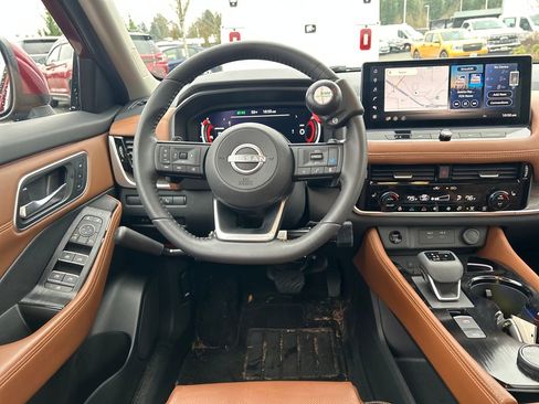 Used 2024 Nissan Rogue Platinum w/ Platinum Premium Package image 8