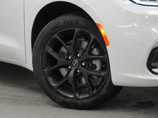 New 2026 Chrysler Pacifica Limited w/ S Appearance Package AWD/4WD video 4