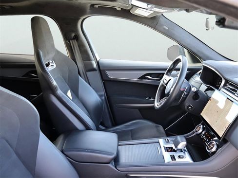 Used 2022 Jaguar F-PACE SVR image 9