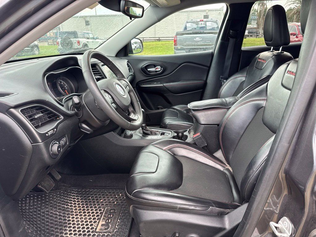 Used 2022 Jeep Cherokee Trailhawk AWD/4WD image 10
