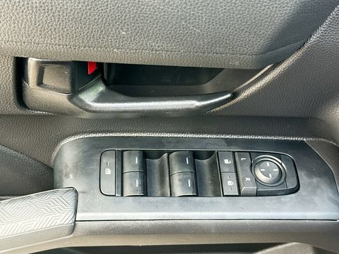 Used 2025 Toyota Tacoma SR AWD/4WD image 19