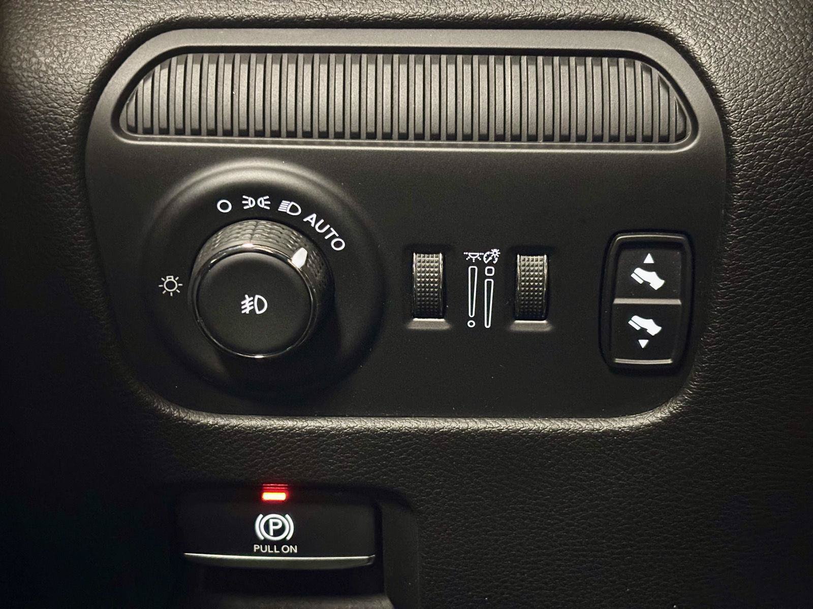 Used 2022 Jeep Wagoneer Series I AWD/4WD image 29