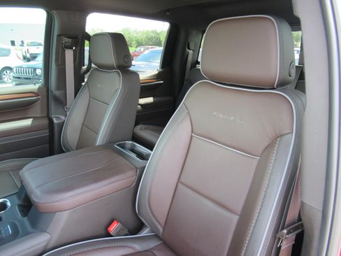 Used 2024 GMC Sierra 1500 Denali AWD/4WD image 17