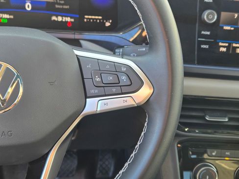 Used 2023 Volkswagen Taos SE w/ Panoramic Sunroof Package image 41