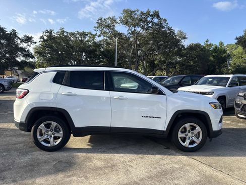 Certified 2024 Jeep Compass Latitude image 2