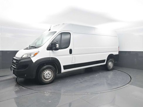 Used 2025 RAM ProMaster 2500 w/ Convenience Group FWD image 4