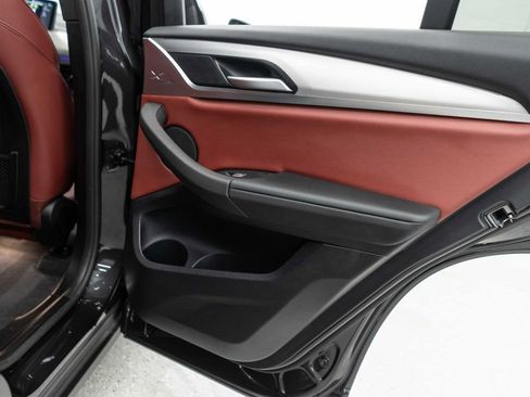 Used 2025 BMW X4 xDrive30i w/ Premium Package image 32