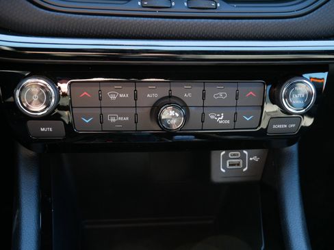 New 2026 Jeep Compass Latitude AWD/4WD image 18