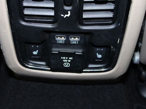 Used 2020 Jeep Grand Cherokee Limited w/ Luxury Group II image 32